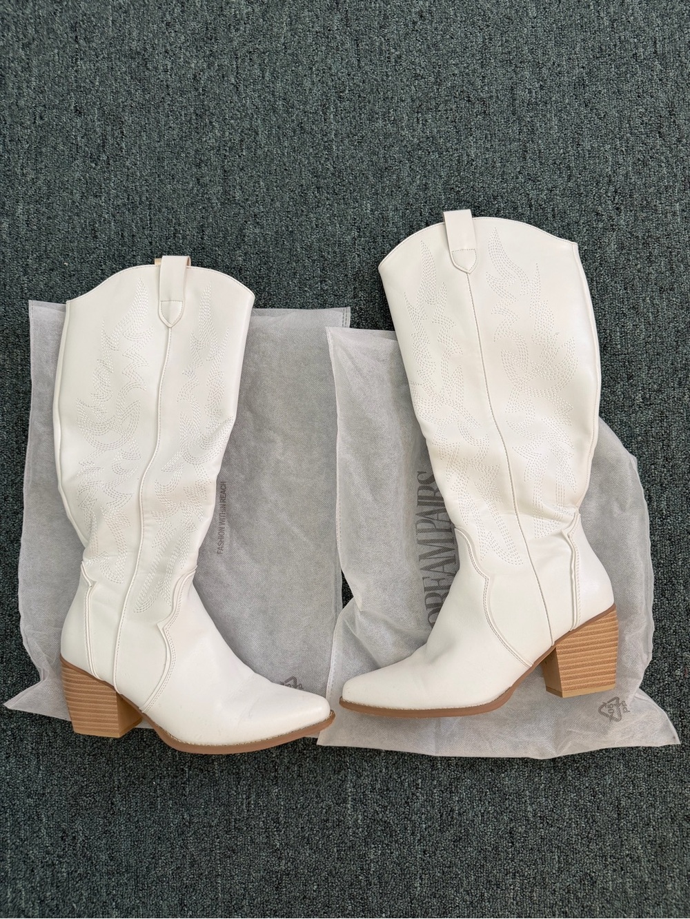 White Women's Western Knee-High Boots / Cowboy Boots
